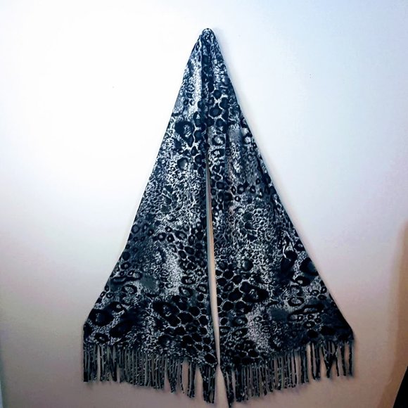 # C13  Leopard Print Scarf - Picture 7 of 8